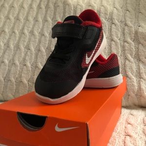 Nike Revolution 3 Toddler Boys Size 7 Black/Red